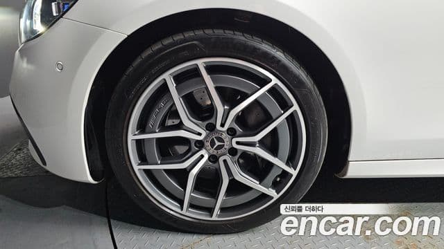 Mercedes-Benz E-класс W213 AMG Line, 2023 все фото