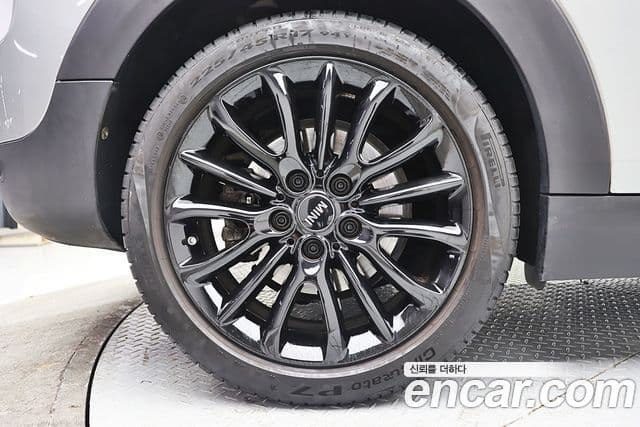 Mini Cooper 클럽맨 2세대, 2024 8