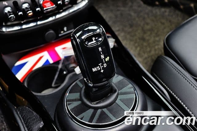 Mini Cooper 클럽맨 2세대, 2024 20