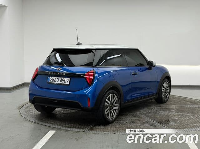 Mini Cooper C 4세대 Classic, 2025 3