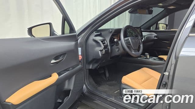 Lexus UX300h, 2026 10