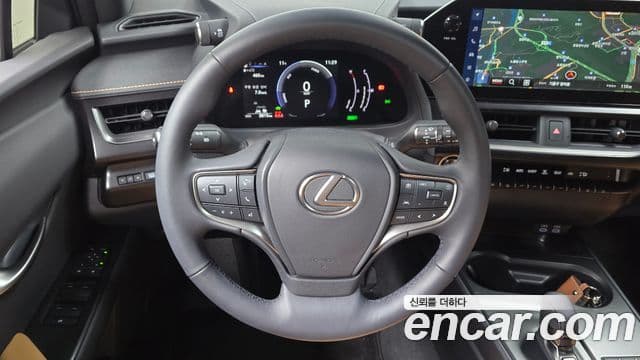 Lexus UX300h, 2026 13
