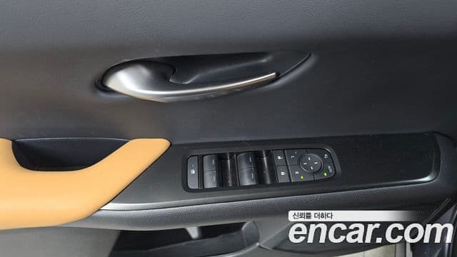 Lexus UX300h, 2026 18