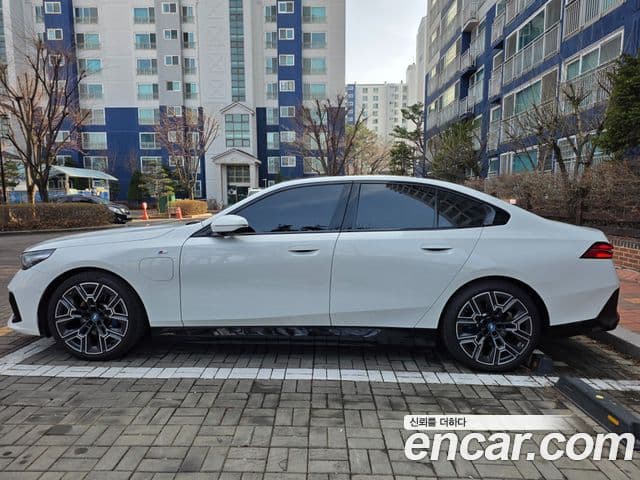 BMW 5시리즈 (G60) 530e M Sport, 2024 все фото