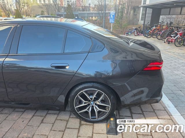 BMW 5시리즈 (G60) 520i M Sport, 2025 все фото
