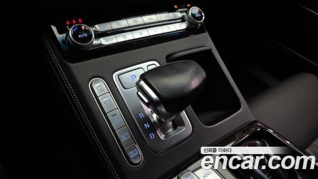 Genesis G90 Premium Luxury, 2021 9