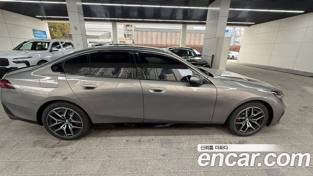 BMW 5시리즈 (G60) 520i M Sport, 2026 8
