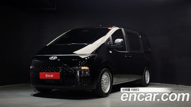 Hyundai Staria Smart, 2025 1