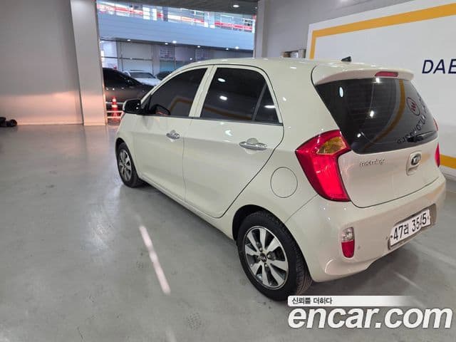 Kia All New Morning Deluxe Trendy, 2014 3