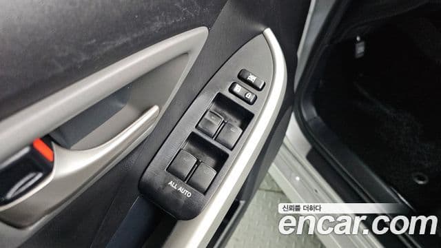 Toyota 프리우스 1.8 E, 2012 16