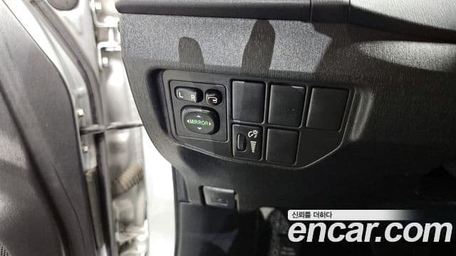 Toyota 프리우스 1.8 E, 2012 17