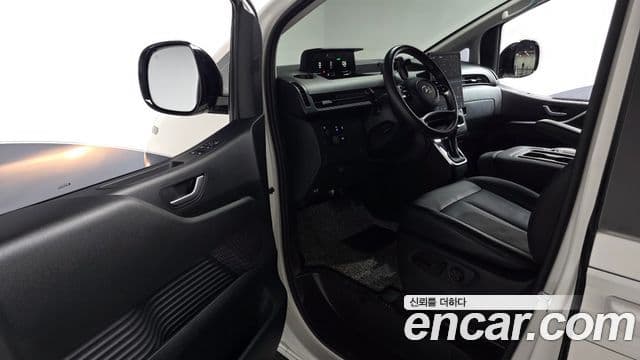 Hyundai Staria Modern, 2024 11