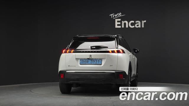 Peugeot e-2008 2세대 EV GT, 2021 4