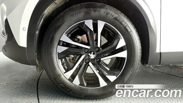 Peugeot e-2008 2세대 EV GT, 2021 все фото