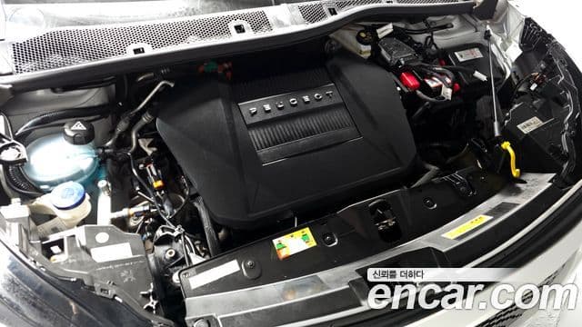 Peugeot e-2008 2세대 EV GT, 2021 6