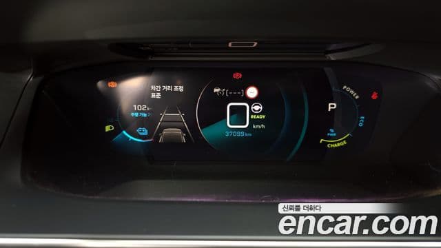 Peugeot e-2008 2세대 EV GT, 2021 8