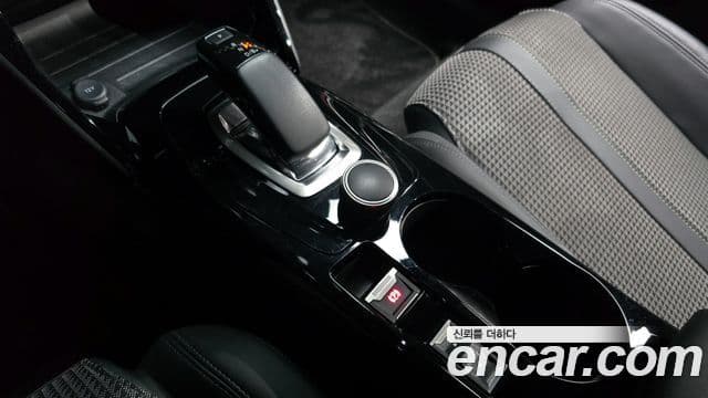 Peugeot e-2008 2세대 EV GT, 2021 9