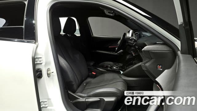 Peugeot e-2008 2세대 EV GT, 2021 10