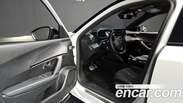 Peugeot e-2008 2세대 EV GT, 2021 11