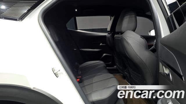 Peugeot e-2008 2세대 EV GT, 2021 12