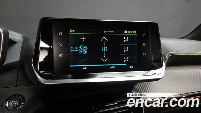 Peugeot e-2008 2세대 EV GT, 2021 14