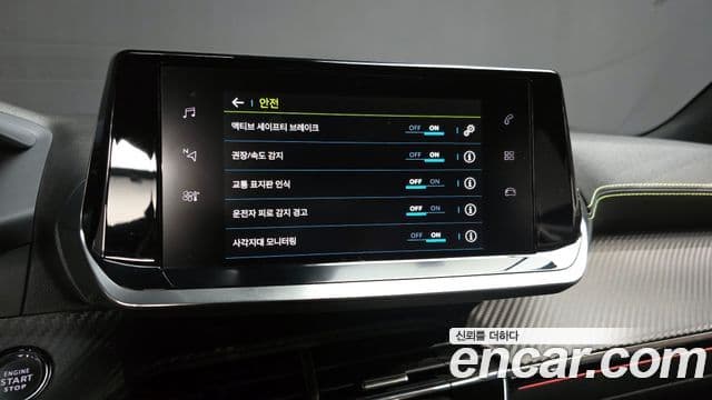 Peugeot e-2008 2세대 EV GT, 2021 15