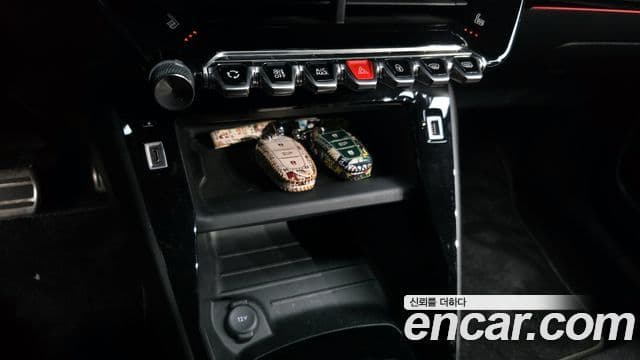 Peugeot e-2008 2세대 EV GT, 2021 16