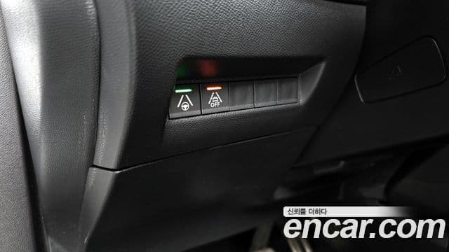 Peugeot e-2008 2세대 EV GT, 2021 17