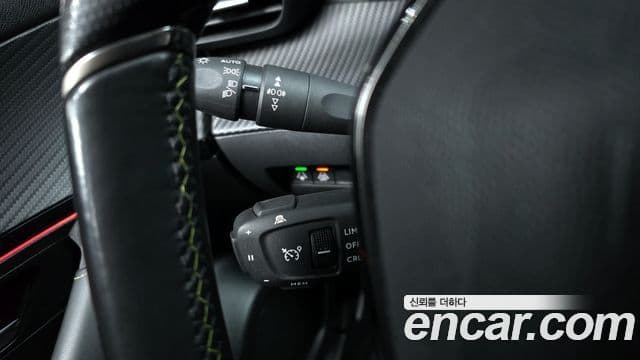 Peugeot e-2008 2세대 EV GT, 2021 18