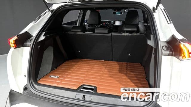 Peugeot e-2008 2세대 EV GT, 2021 20