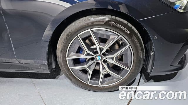 BMW 5시리즈 (G60) 520i M Sport, 2025 все фото