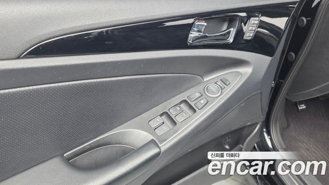 Hyundai YF Sonata топовая версия, 2010 18