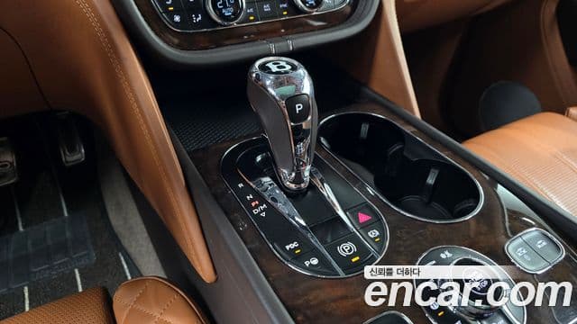 Bentley Bentayga, 2017 9