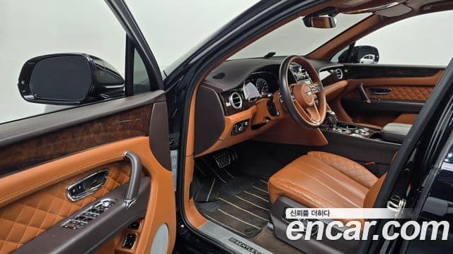 Bentley Bentayga, 2017 11