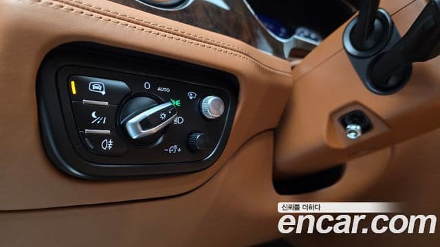 Bentley Bentayga, 2017 14