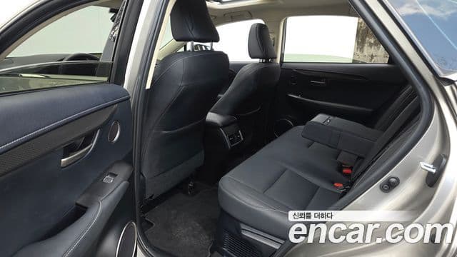 Lexus NX300h Supreme, 2021 11