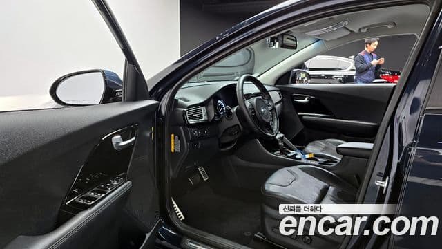 Kia Niro Noblesse, 2017 11