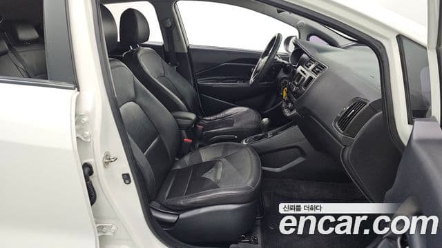 Kia All New Pride Luxury, 2012 11