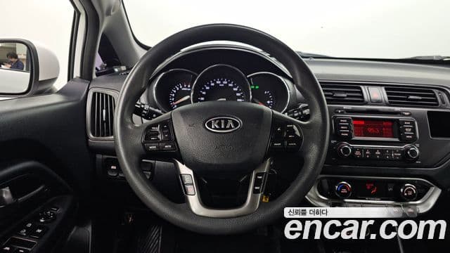 Kia All New Pride Luxury, 2012 14