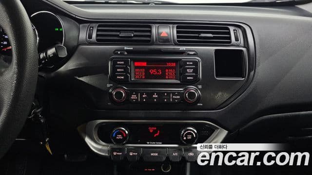 Kia All New Pride Luxury, 2012 15