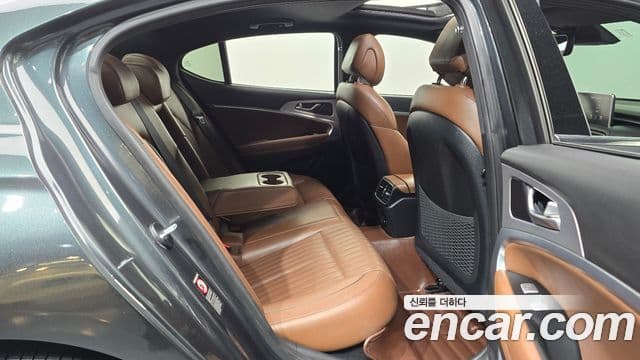 Genesis G70 Elite, 2019 12