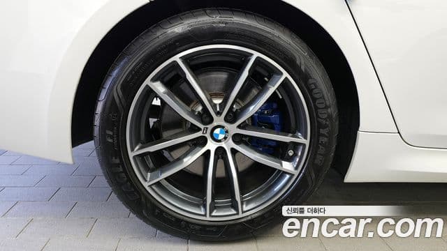 BMW 5시리즈 (G30) 520i M Sport, 2023 все фото