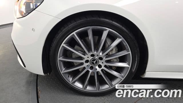 Mercedes-Benz E-класс W213 AMG Line, 2022 все фото