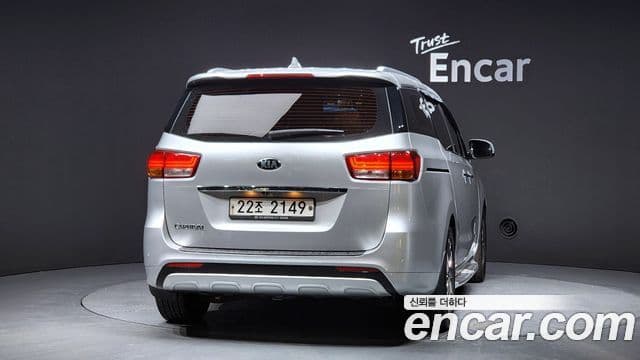 Kia All New Carnival Noblesse, 2015 4