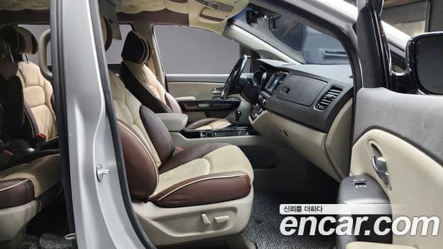 Kia All New Carnival Noblesse, 2015 10