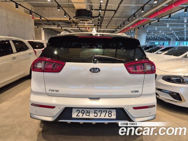 Kia Niro Prestige, 2019 4