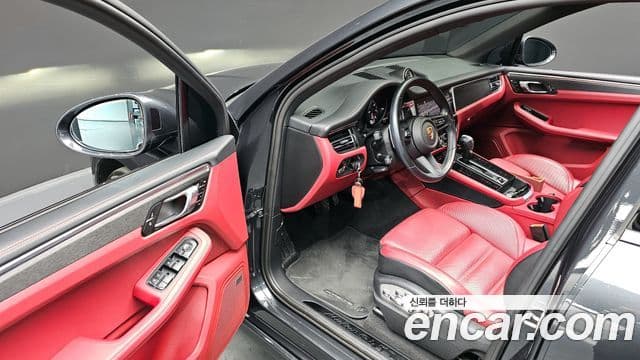 Porsche Macan 95B, 2023 12