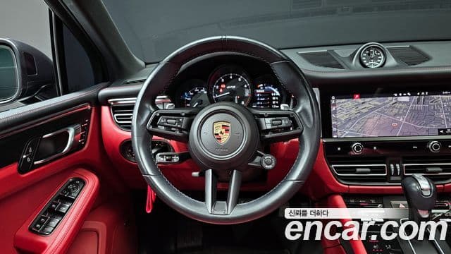 Porsche Macan 95B, 2023 13