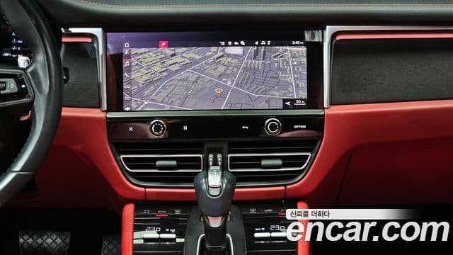 Porsche Macan 95B, 2023 14