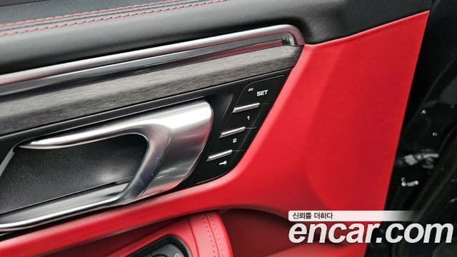 Porsche Macan 95B, 2023 16